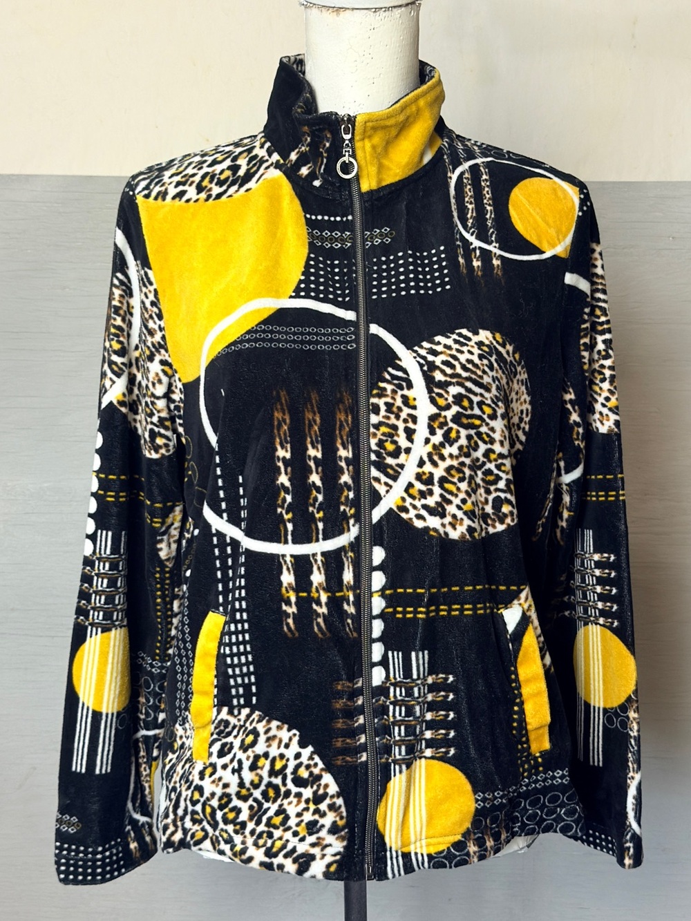 Onque Casual black and yellow patterned zip-front jacket Women’s size medium | h